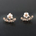 Aretes de Flor Blanca con Brillitos de Florecitas Golden Rose