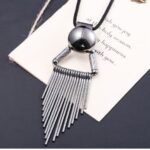 Collar Negro Cuadrado con Tiras colgando