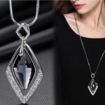 Collar Rombo con Gema Negra y Brillantes