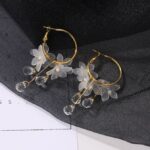 Aretes de Flor Transparente con Gotitas