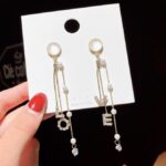 Aretes "LOVE" Largos y Perlitas