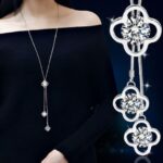 Collar Plateado con Brillantes