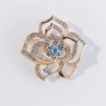 Broche de Flor Dorada con Brillos