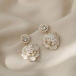 Aretes de Flor Blanca con Perlitas