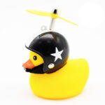 Pato Hule Con Casco Negro Y Estrella De Culo 4948194808094