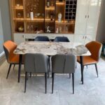 Mesa comedor metal y marmol - 4 sillas naranja